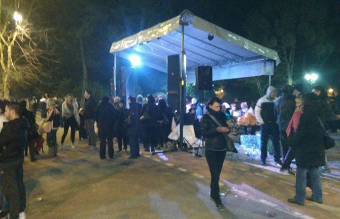 Majke prepjevale noć