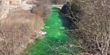 Rijeka u Pirinejima promijenila boju u  fluoroscentnu zelenu (VIDEO)