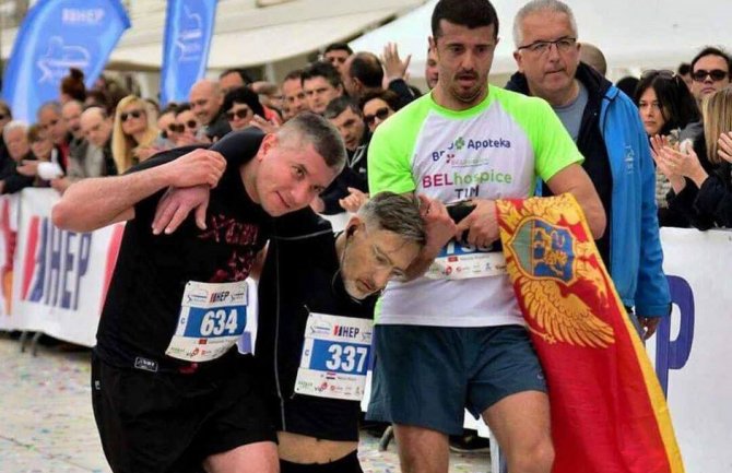 Maratonci iz Crne Gore rasplakali Split: Na rukama nosili takmičara da završi trku