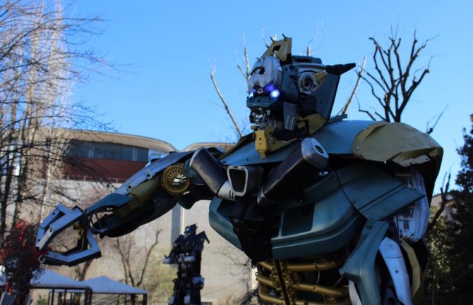 Transformersi čuvaju Milano!