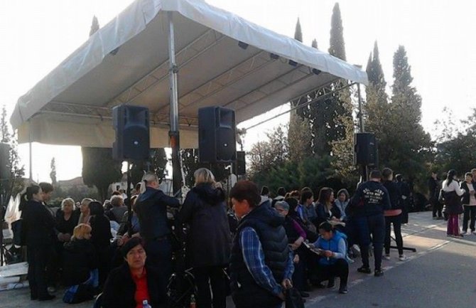 Majke i danas ispred Skupštine