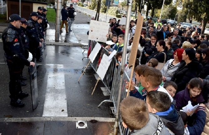 Vlada nije nadležna za problem Zagoričana