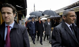 Vujanović u šetnji Sarajevom: Obišao znamenitosti u pratnji Predsjedništva BiH(FOTO)