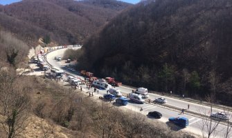 Prevrnuo se autobus, sedam mrtvih, 33 povrijeđenih (FOTO)