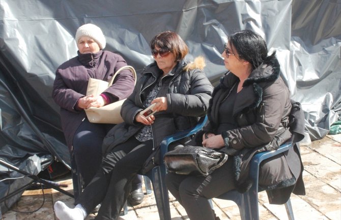 Ustavni sud hitno da odluči o smanjenju naknada