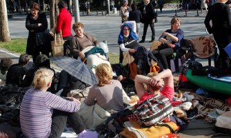 Majke ispred Skupštine: Hitna odvezla tri žene, veliki broj žena lošeg zdravstvenog stanja