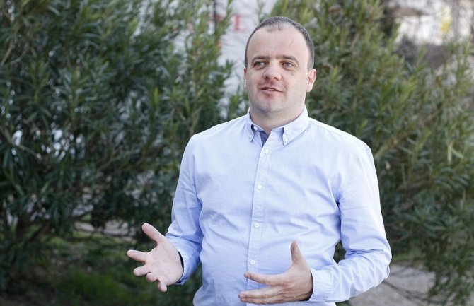 Novinaru Vijesti  pritvor do 30 dana