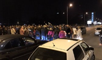 Podrška majkama: Grupa građana blokirala Blažov most