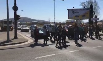 Majke blokirale raskrsnicu prema Nikšiću i Cetinju, pa nastavile ka Skupštini