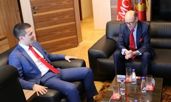 Bečić: Đukanović će promijeniti više stranih partnera kako bi zadržao ono što je nezakonito stekao