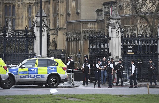 London nakon napada: Privedeno devet osoba, podlegla još jedna žrtva