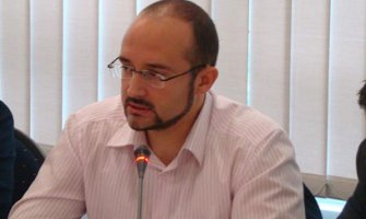 Pejak: Smanjene naknade, biće suspendovana i socijalna davanja