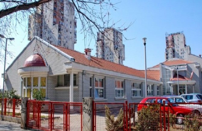 Upozorenje za roditelje: U Bloku 5 kod vrtića posut otrov?