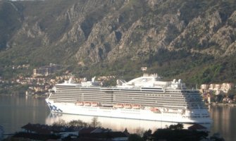 U Kotor uplovio najnoviji mega kruzer 