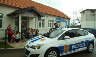 Nikšić: Policijski službenici održali saobraćajni čas u vrtiću