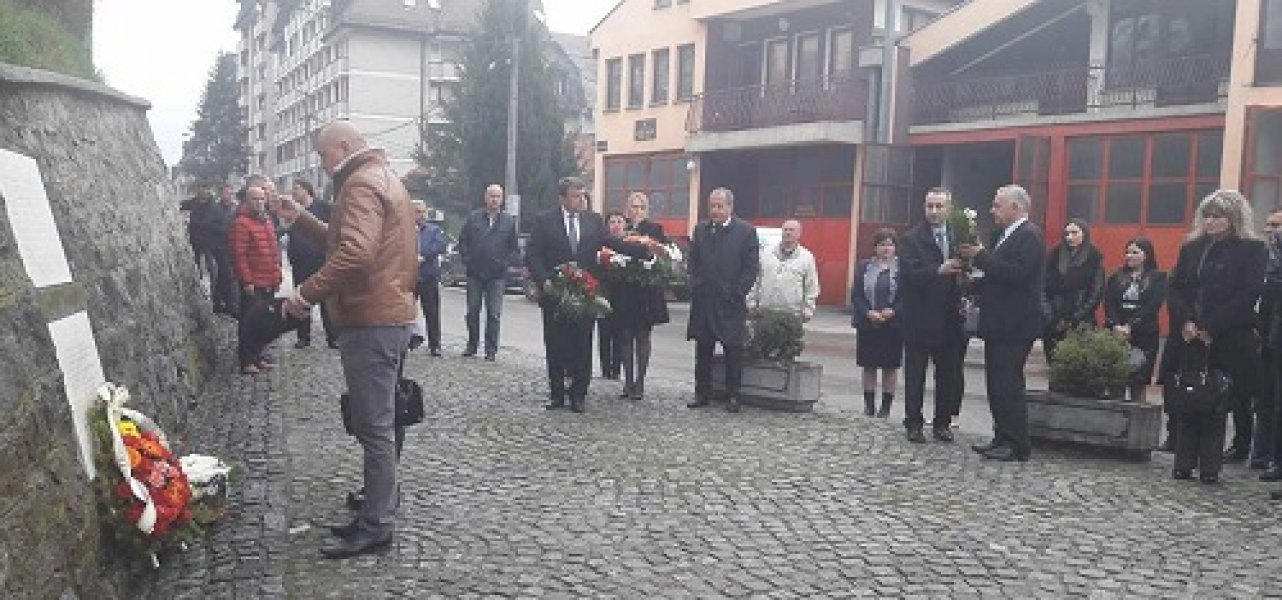 1783866910213054425423244497454595o