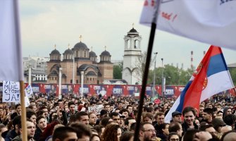 Policajci, vojnici i građani zajedno protestovali u Beogradu