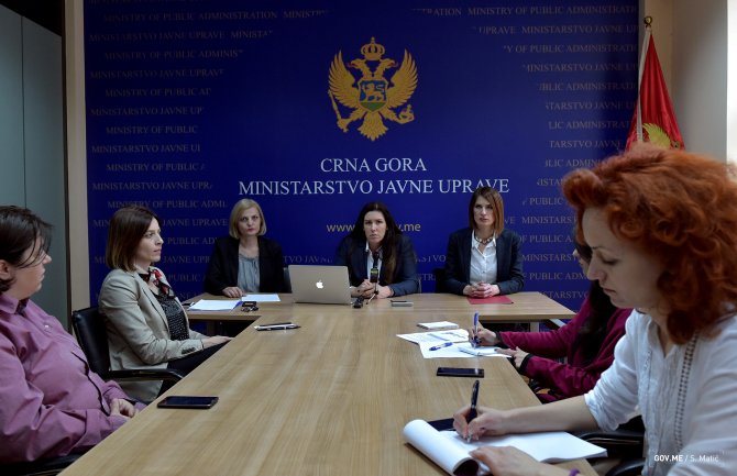 Predstavljen pilot projekat elektronskog upisa prvaka u tri podgoričke škole 