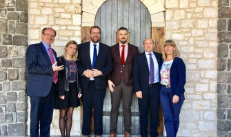 Bojkot Parlamenta ne odgovara demokratskim principima  