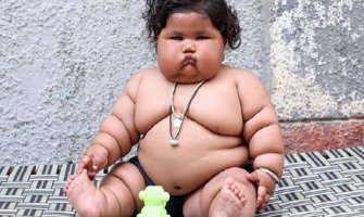 Ova djevojčica od 8 mjeseci ima rekordan broj kilograma (VIDEO)