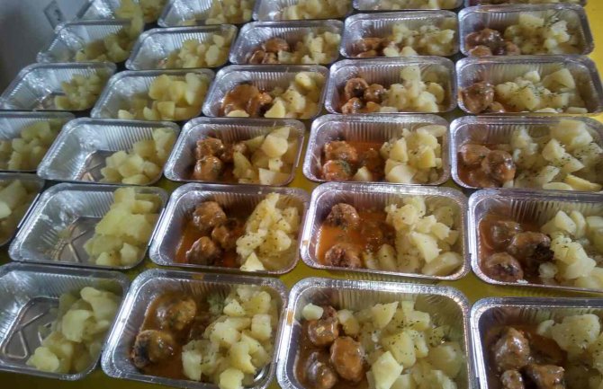 Banka hrane i kuvar Žarko spremili uskršnji ručak za one u teškoj materijalnoj situaciji