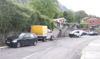 Saobraćajni udes u Dobroti, oštećeno više vozila