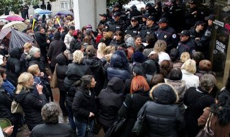 Žene DF-a: Ukidanjem naknada za majke smo dotakli dno