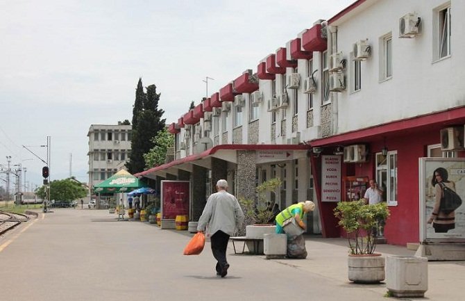 Policija uklonila sumnjivi kofer sa željezničke stanice u Podgorici