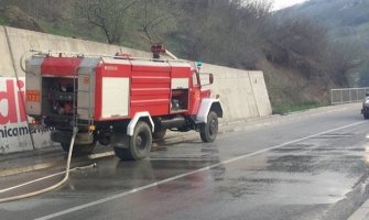 Izgorjela porodična kuća u Tomaševu, vlasnik povrijeđen