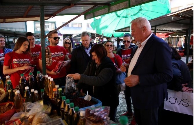 Porobić na pijaci razgovarao sa Novljanima