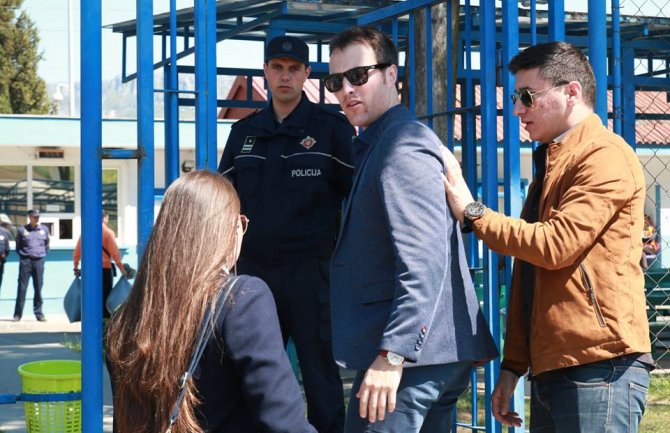 Milačić Đukanoviću i Markoviću:Mirnije spavam u zatvoru nego vi u vašim vilama