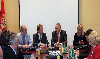 Razmjenjivati primjere dobrih praksi u cilju opšteg napretka regiona