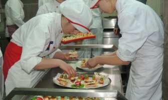 Uskoro konkurs za stipendije budućim kuvarima, pekarima, keramičarima...