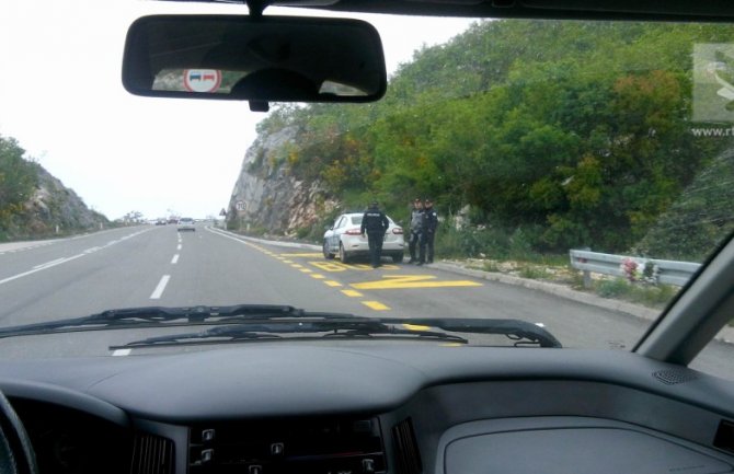 Pojačane mjere bezbjednosti na putu Podgorica-Cetinje: Policija i vodeni topovi