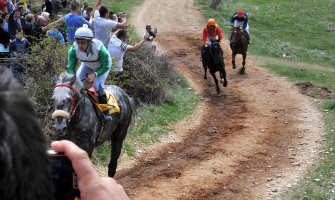 Održan vašar “Komaranska košija”: Konjičke trke pratilo oko 6 hiljada ljudi(FOTO)