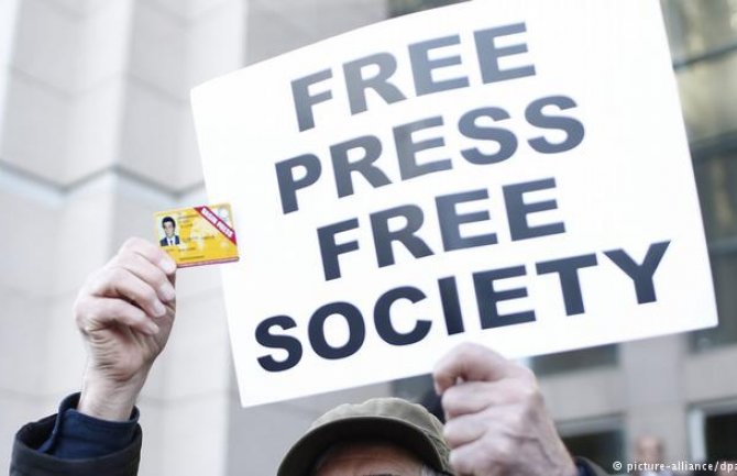 Pritisak na crnogorskog novinara sa svih strana