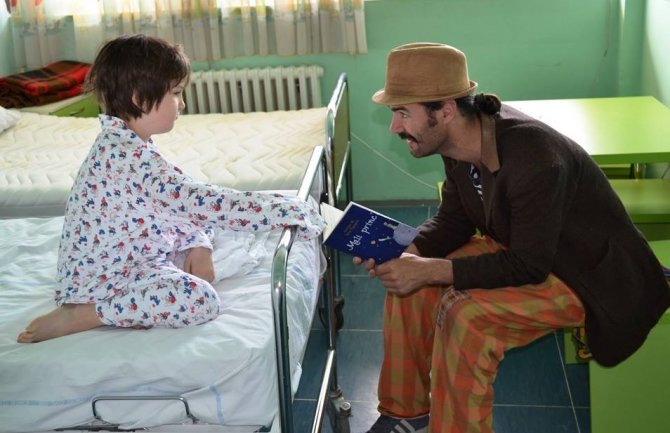 Djeci pričaju priče