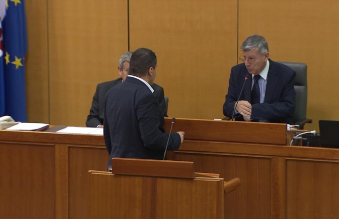 Razriješen predsjednik hrvatskog Sabora