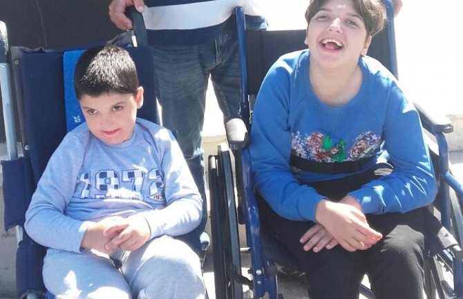 Potrebna pomoć za brata i sestru iz Ulcinja: Žele da nastave liječenje od cerebralne paralize