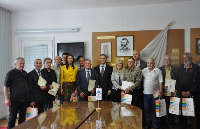 Preko 20.000 građana se prijavilo da dobrovoljno da krv: Uručena priznanja najzaslužnijim davaocima