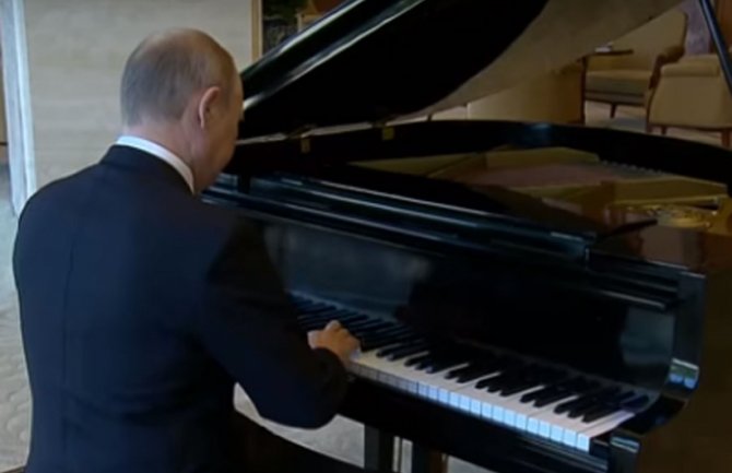 Putin svirao klavir predsjedniku Kine (VIDEO)