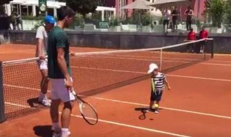 Stefan Đoković sa tatom igrao tenis (VIDEO)