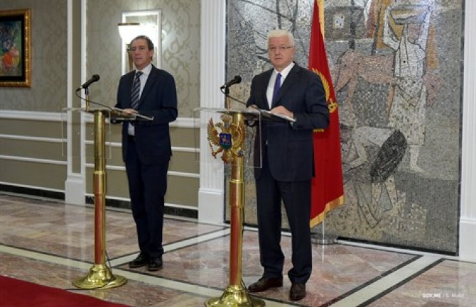 Više trošimo nego što se zarađujemo, ta praksa mora da se prekine