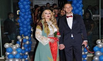 Bjelopoljka umjesto maturske haljine prošetala u crnogorskoj nošnji (FOTO)