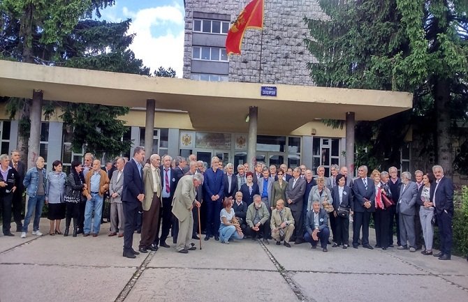Jubilej za pamćenje: Nikšićki gimnazijalci proslavili 50 godina mature
