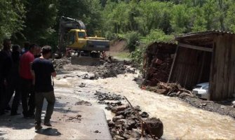 Zbog nevremena proglašena vanredna situacija: Bujice odnijele mostove i puteve