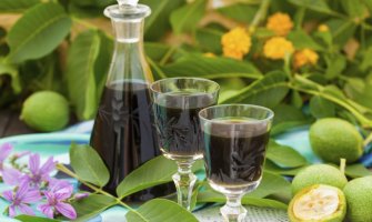 Liker od oraha prirodni lijek za želudac i štitnu žlijezdu