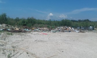 Građani Ulcinja zabrinuti: Glavna sezona stiže, deponija sve više