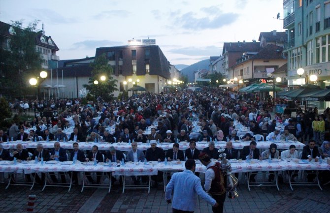 Konvoj Bajrampaša u Crnoj Gori: Iftar za više od 2.000 postača u Rožajama