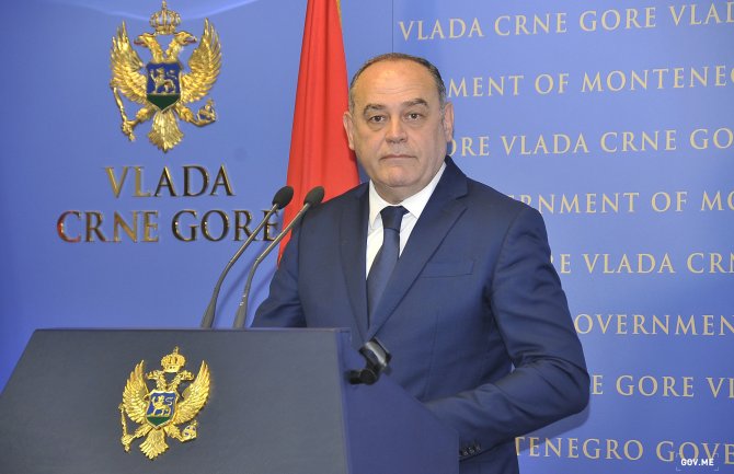 Bez smanjenja penzija, manje plate funkcionerima; Simović: Ništa novo